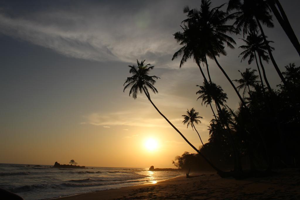 Ankobra Beach Resort Axim Exterior photo